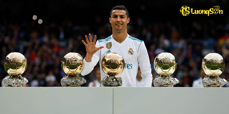 Số quả bóng vàng của Ronaldo là 5, xếp thứ nhì trong lịch sử