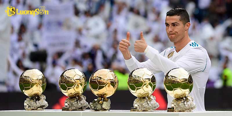 Số quả bóng vàng của Ronaldo: Xứng danh kẻ về nhì vĩ đại