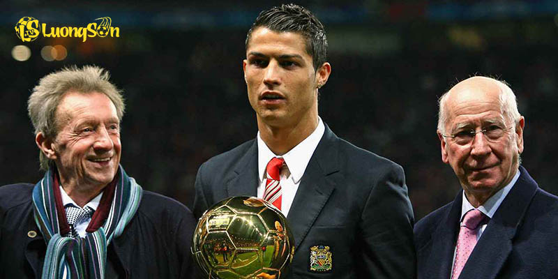 Lần đầu CR7 giành Ballon d’Or là trong màu áo Manchester United